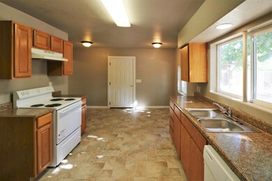 527 Bush St, Central Point, OR 97502 - photo 7