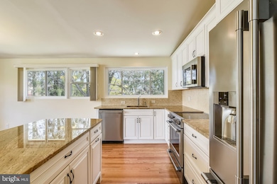 3325 Nevius St, Falls Church, VA 22041 - photo 7