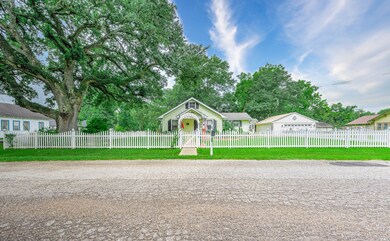 512 S Jackson St, Alvin, TX 77511 - photo 5