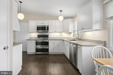 12605 Denmark Dr, Herndon, VA 20171 - photo 7