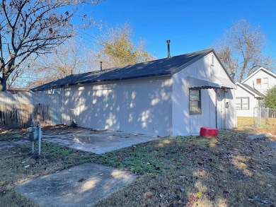 422 Lydell Carr Dr unit 422 1/2, Enid, OK 73703 - photo 4