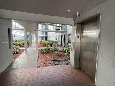 Presidential Golfview unit 3100, West Palm Beach, FL 33401 - photo 2