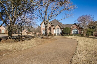LARGE FRONT CIRCULAR DRIVEWAY