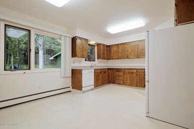 Kitchen / Dining Area