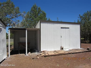 560 Cedar St, Ash Fork, AZ 86320 - photo 2