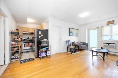 140-24 31st Dr unit 2C, Flushing, NY 11354 - photo 3