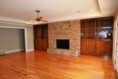 Built in shelves in the Great rm