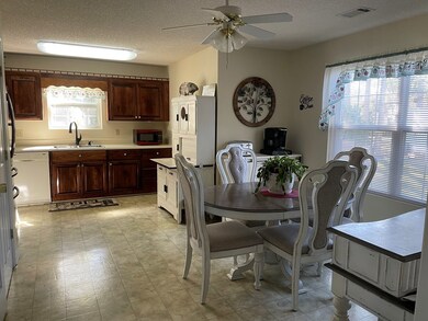 810 44th St E, Tifton, GA 31794 - photo 2