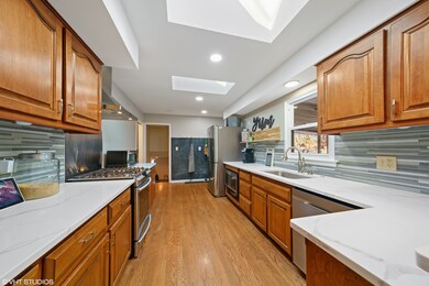 209 Triton Ln, Naperville, IL 60540 - photo 6