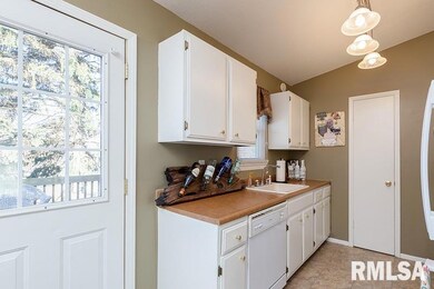 2633 W 55th St, Davenport, IA 52806 - photo 7