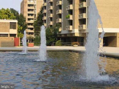 Tiber Island unit W-202, Washington, DC 20024 - photo 2