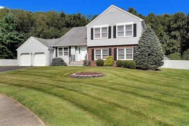 17 Carriage Ct Marlboro-large-005-122-Fr