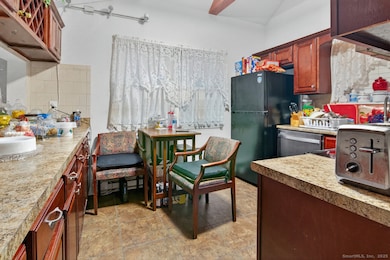 855 Oronoke Rd unit 2, Waterbury, CT 06708 - photo 5