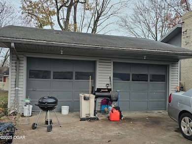 742 E Smith St, Springfield, MO 65803 - photo 7