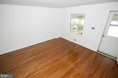 304 Grovethorn Rd, Middle River, MD 21220 - photo 3