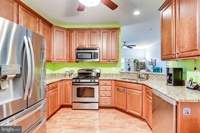 8425 Peace Lily Ct unit 211, Lorton, VA 22079 - photo 2