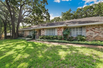 4103 Hollow Oak Dr, Euless, TX 76040 - photo 2