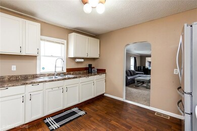 826 Pioneer Rd, Des Moines, IA 50315 - photo 6