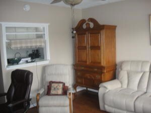 364 Camden P, West Palm Beach, FL 33417 - photo 2