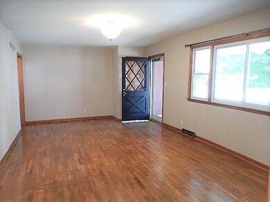 Spacious living room