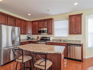 Kitchen w/granite counters