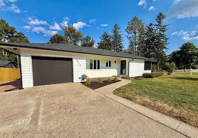 1620 Broad St, Grinnell, IA 50112 - photo 5