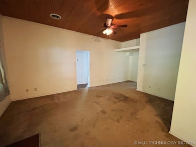 303 NW 3rd St, Stigler, OK 74462 - photo 4