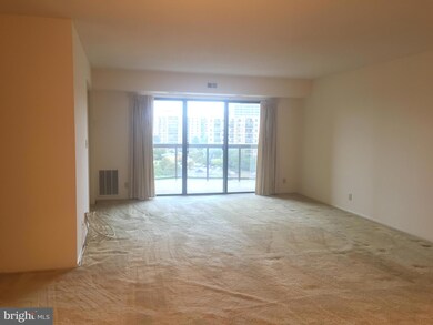 The Rotonda unit 817, McLean, VA 22102 - photo 2