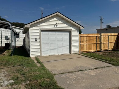 1017 S Washington St, Hugoton, KS 67951 - photo 6