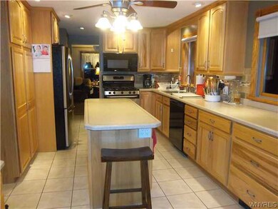 Kitchen You won t have a problem with not enough cupboards in this kitchen!