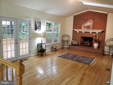 14800 Forsythia Terrace, Burtonsville, MD 20866 - photo 5