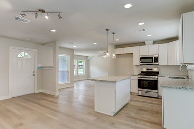 2002 Barnsley Ln, Houston, TX 77088 - photo 5