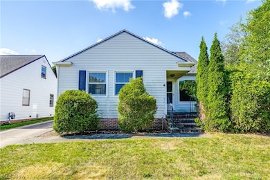 Bungalow with a front lawn