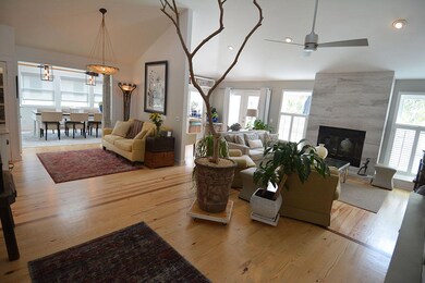 33_42nd_living-dining_wide_01