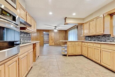 919 Dodson St, Gainesville, TX 76240 - photo 4