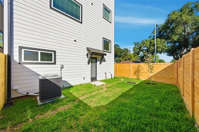 10929 Ivyridge Rd unit B, Houston, TX 77043 - photo 4