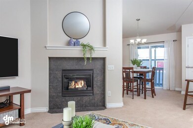 05-Living Room_Dining-1400