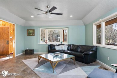 06-Family Room_MAX6996