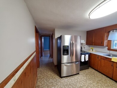 33 Lazarz St, Ludlow, MA 01056 - photo 6