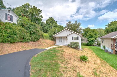 1703 Daytona Dr, Johnson City, TN 37601 - photo 2