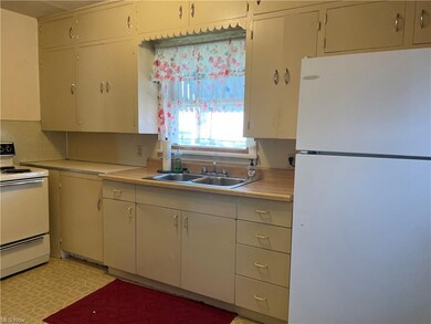 1022 Cassingham Ave, Coshocton, OH 43812 - photo 6