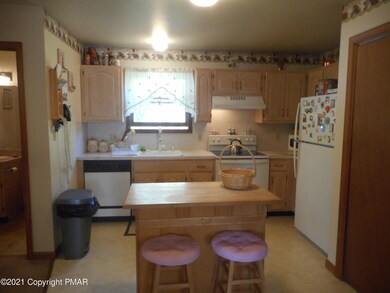 708 Avenue E, Stroudsburg, PA 18360 - photo 4