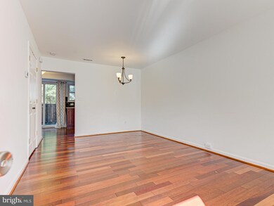 21737 Calamary Cir, Sterling, VA 20164 - photo 4