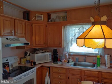 102 Goldengate Rd, Levittown, PA 19057 - photo 2