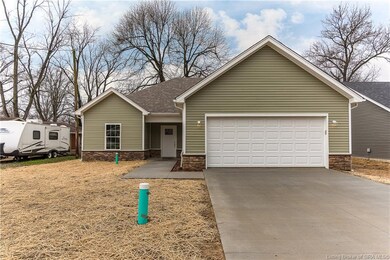 301 Myrtle St, Jeffersonville, IN 47130 - photo 3