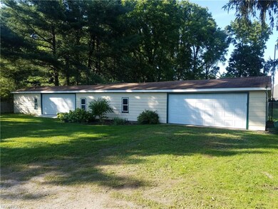 Extra long garage with plenty of work space, 2 new