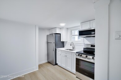 211 N 8th St, Stroudsburg, PA 18360 - photo 3