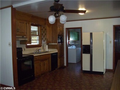 Cafeteria/Kitchen - Cooks kitchen with smooth top 