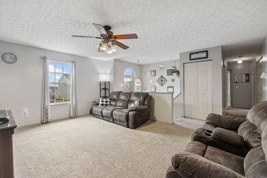Family Room - 2574 Ridgeway Avenue, Lancaster, OH 43130