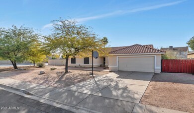 3153 E Leonora St-large-002-012-3153 E L